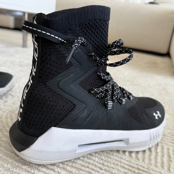 Under Armour women’s Highlight Ace 2.0 Volleyball Athletic Size 9 - Picture 2 of 8